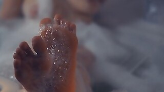 Erótico - video: solo en el baño || Murstar